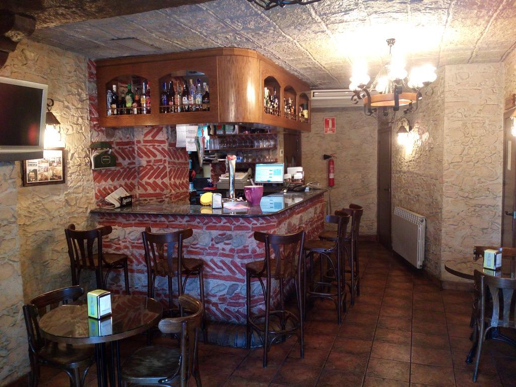 Hostal Restaurante Cornella Cornellà de Llobregat Dış mekan fotoğraf