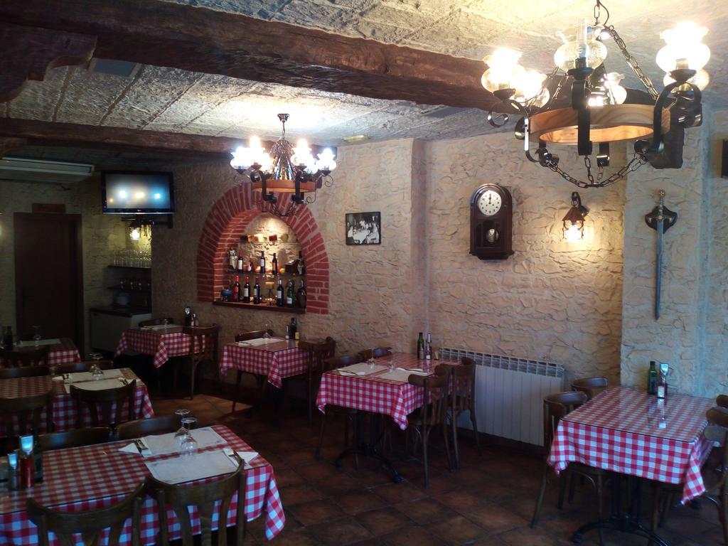 Hostal Restaurante Cornella Cornellà de Llobregat Dış mekan fotoğraf
