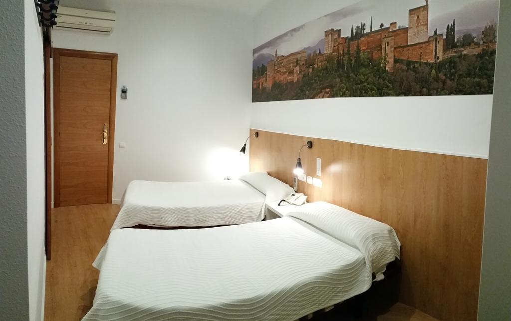 Hostal Restaurante Cornella Cornellà de Llobregat Dış mekan fotoğraf