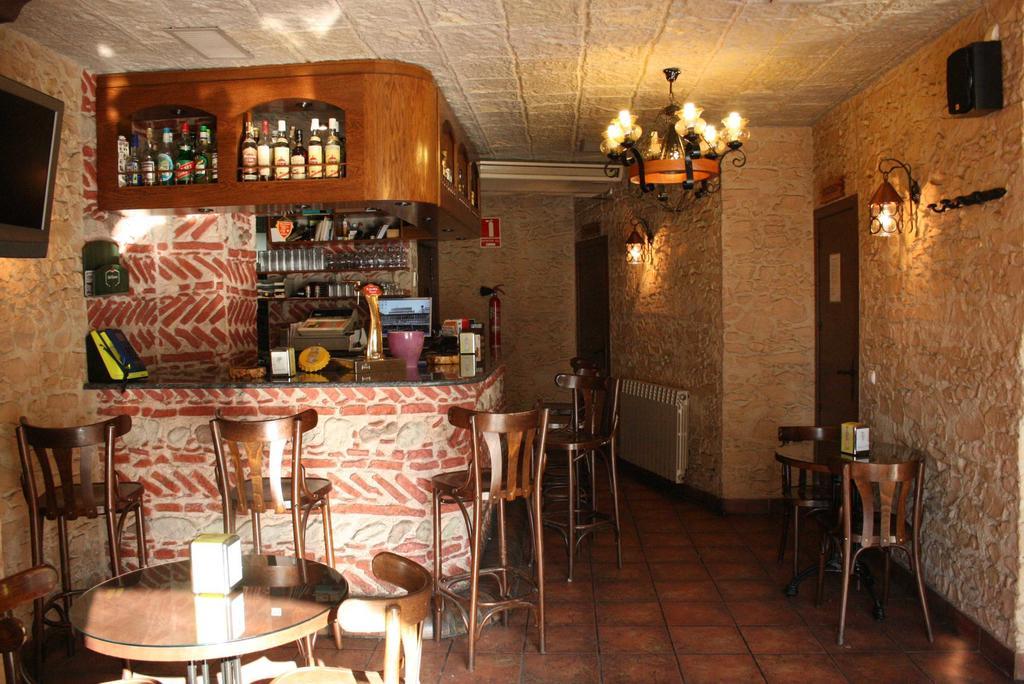Hostal Restaurante Cornella Cornellà de Llobregat Dış mekan fotoğraf